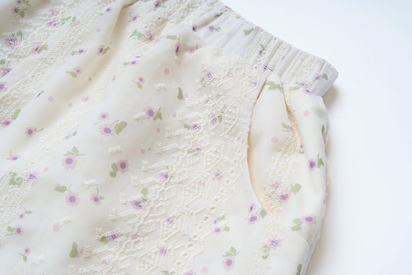MOONFLOWER SHORT (DAISY PURPLE PRINT)