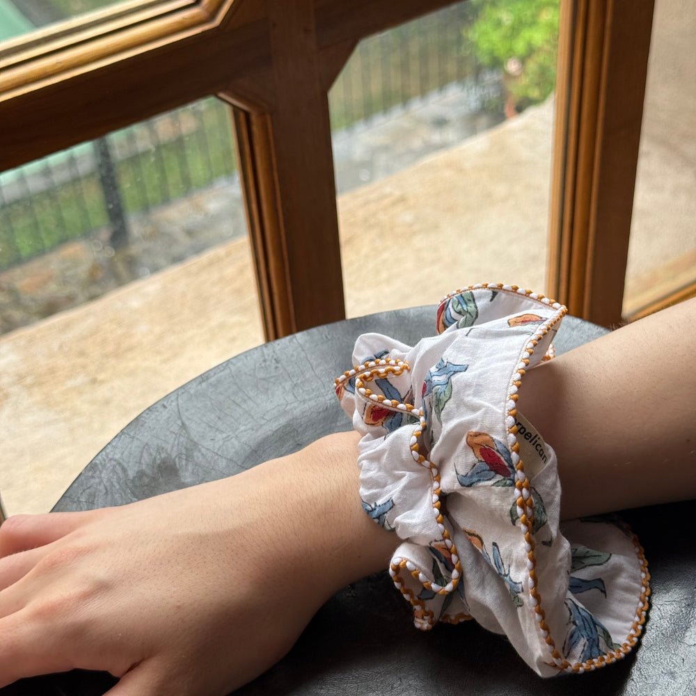 
                      
                        Lemon Grass  Scrunchy
                      
                    